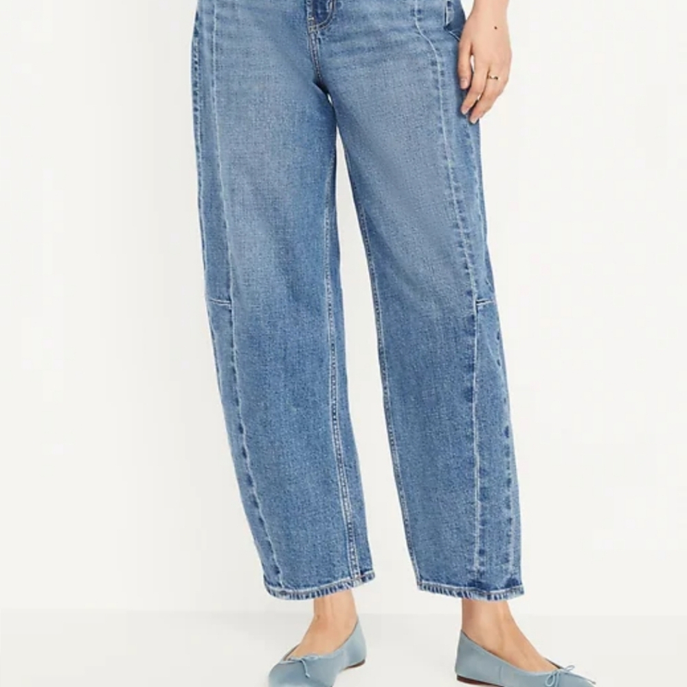 EUC Old Navy Barrel Jeans. High Waist SZ 10